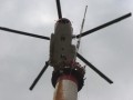 Montáž vložky komína v Tehelni Ružomberok. Mi8 OM-EVA. Firma: ATE Poprad, 2008. Autor foto: Dr. Pavol Svetoň