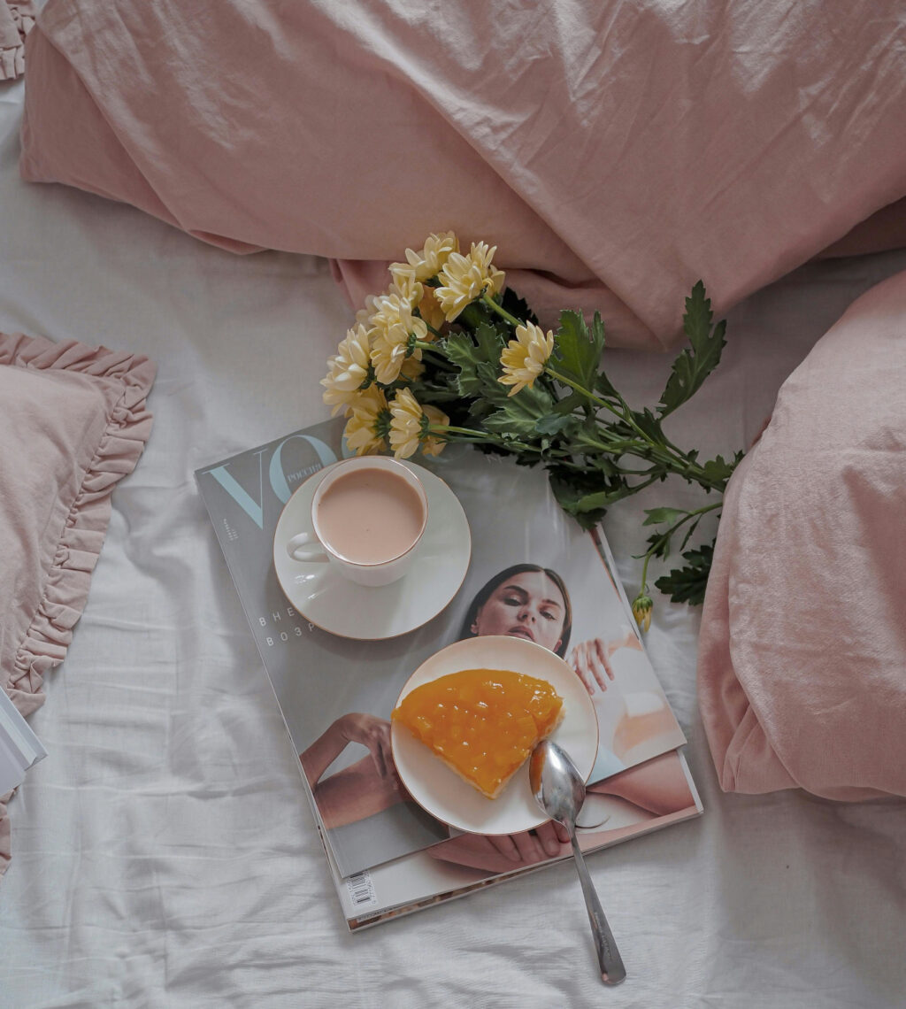 Etiketa pri zdravení, používanie vizitky, oslovovanie a titulovanie