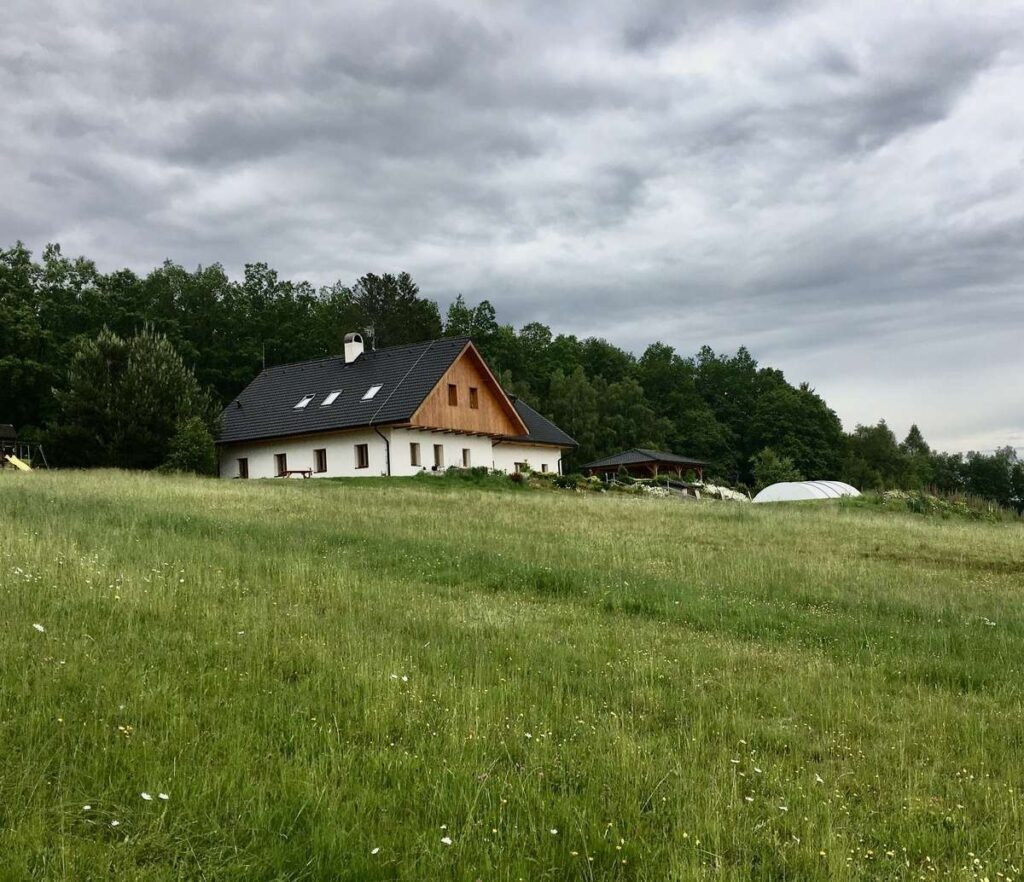 Rozdiel medzi multikanálovým a omnichannel prístupom