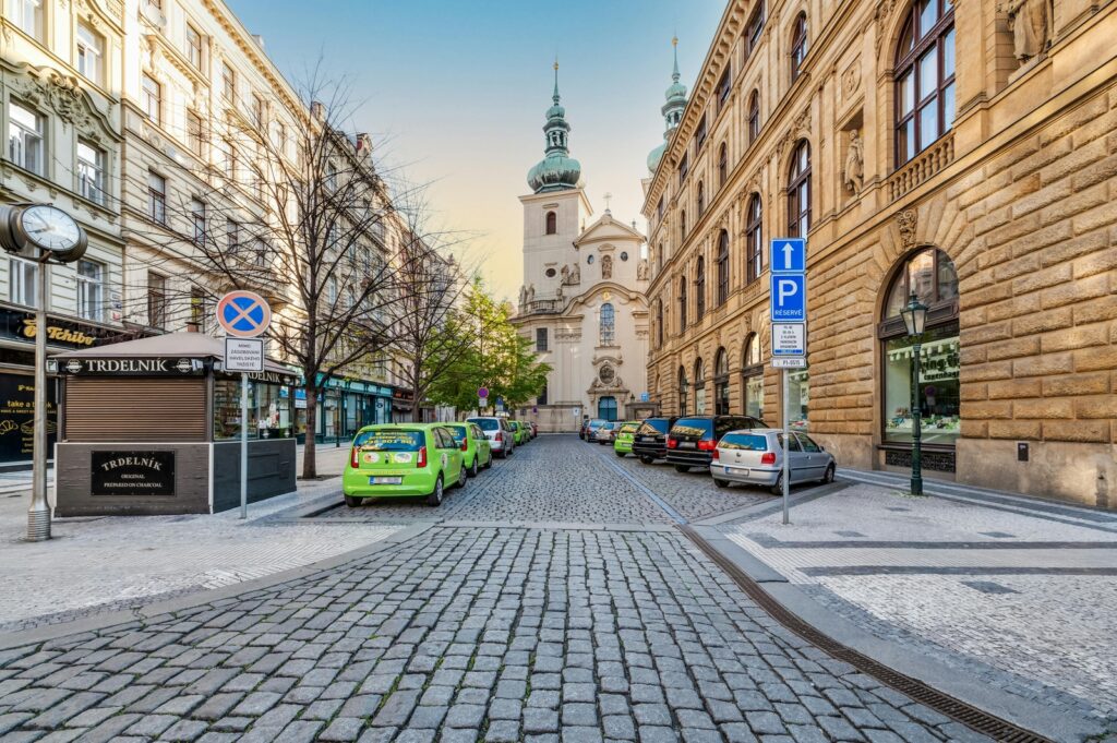 Indexy, kotácie a obchodné príkazy