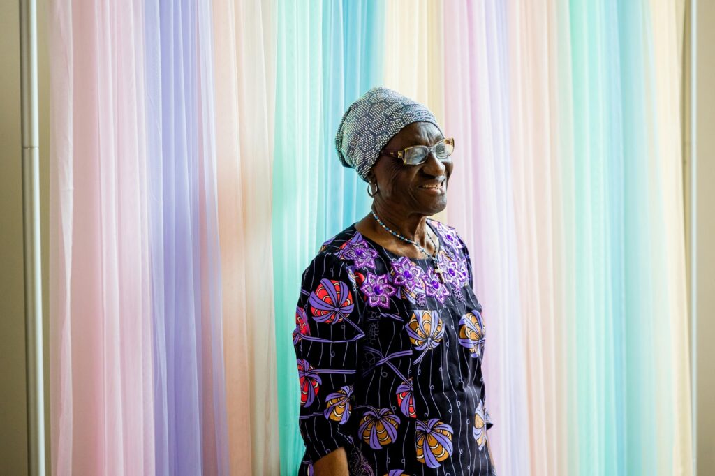 Zdravotné riziká sedenia a ako ich zmierniť nábytkom