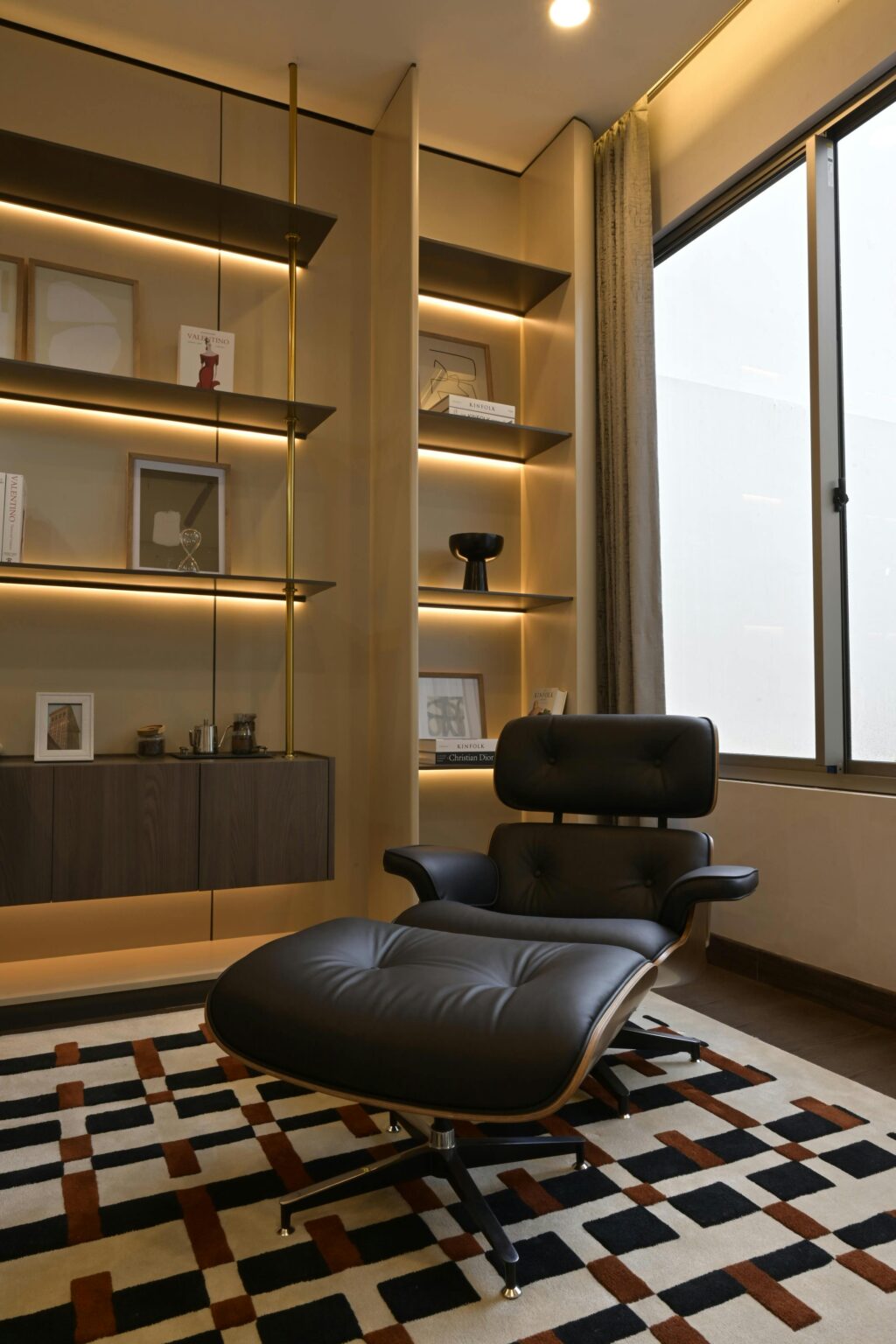 Ako efektívne ukladať tovar v predajniach: 5 tipov pre maximálny poriadok a produktivitu