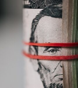 vzdelavanie-financie-ekonomika-podnikanie-2560