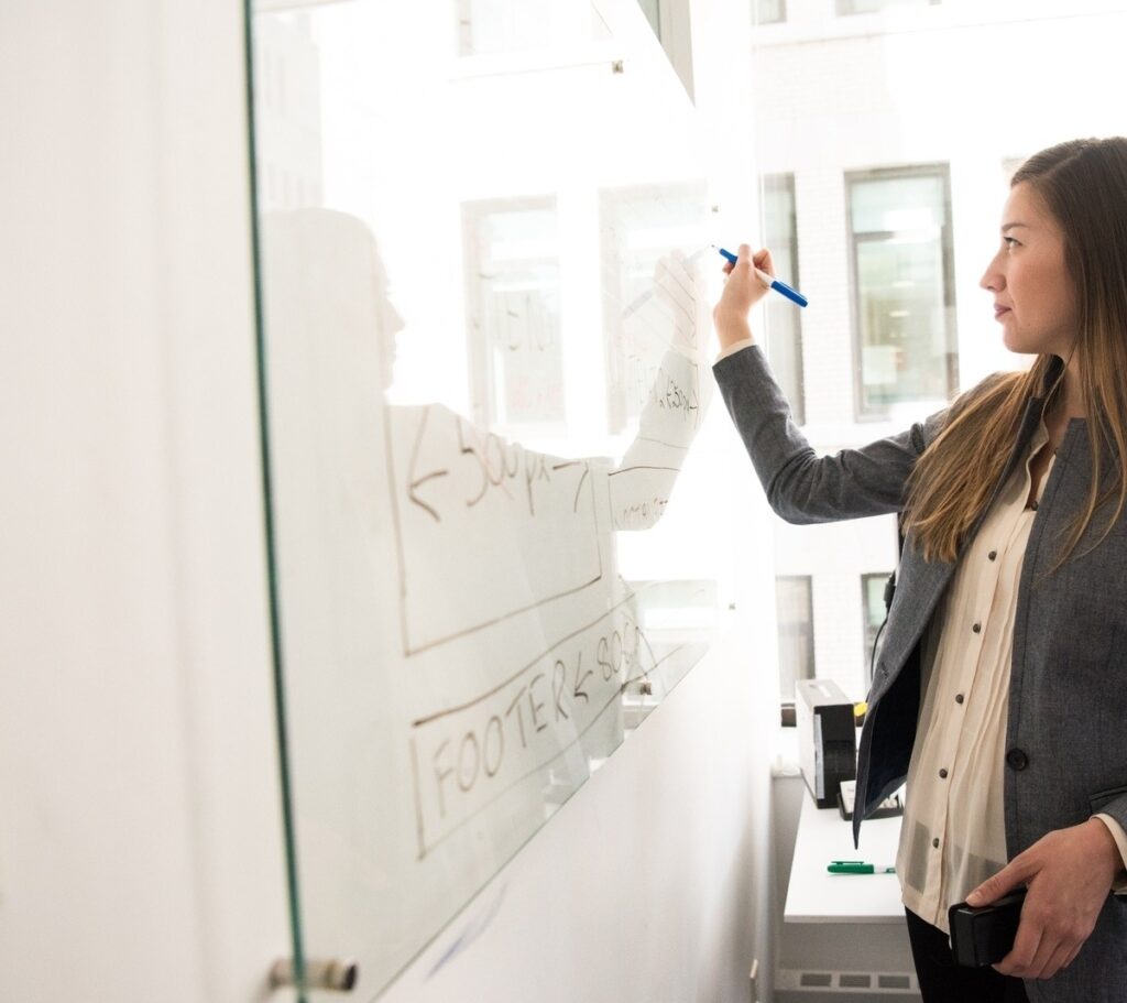 vzdelavanie-financie-ekonomika-podnikanie-2684