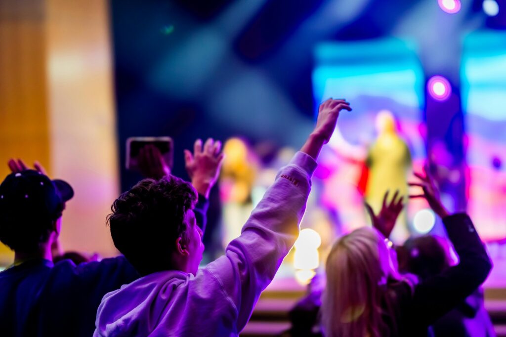 Ako interaktívna zábava formuje moderné modely priemyslu