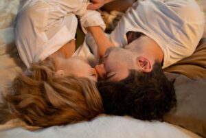 Znovuobjavenie túžby vo vzťahu: ako každý deň znovu prebúdzať sexuálne napätie